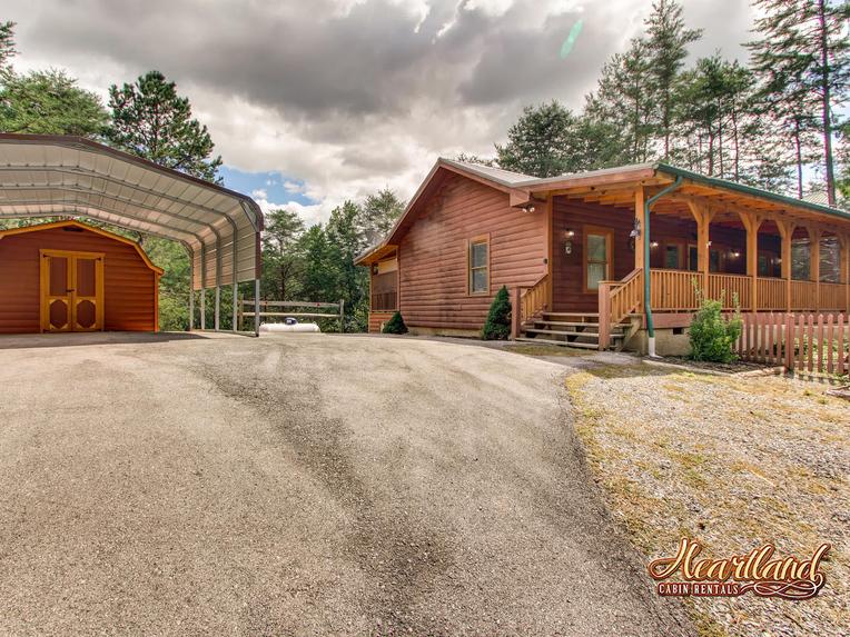 2 bedroom cabin in Pigeon Forge, TN